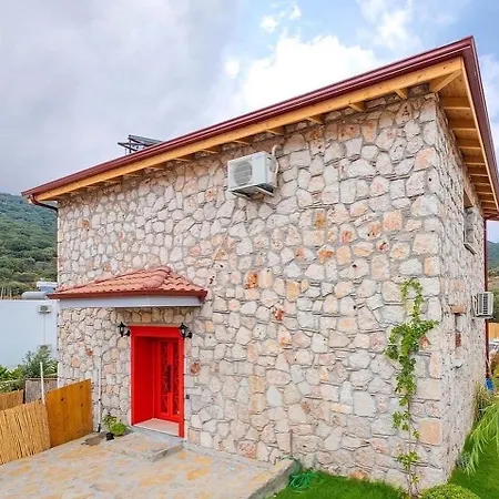 Villa Tas , Sehre Cok Yakin