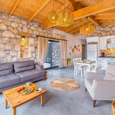 Tas , Sehre Cok Yakin Villa