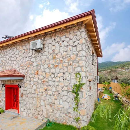 Villa Tas , Sehre Cok Yakin
