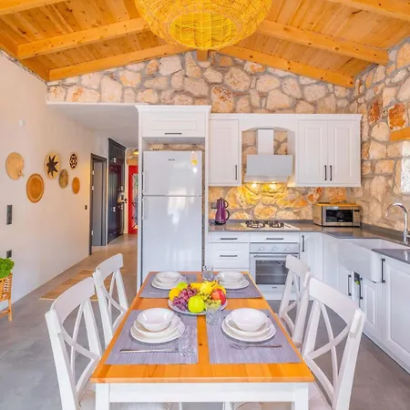 Tas , Sehre Cok Yakin Villa Kas