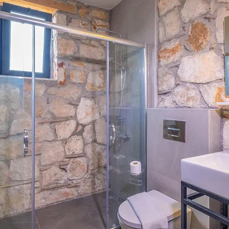 Tas , Sehre Cok Yakin Villa
